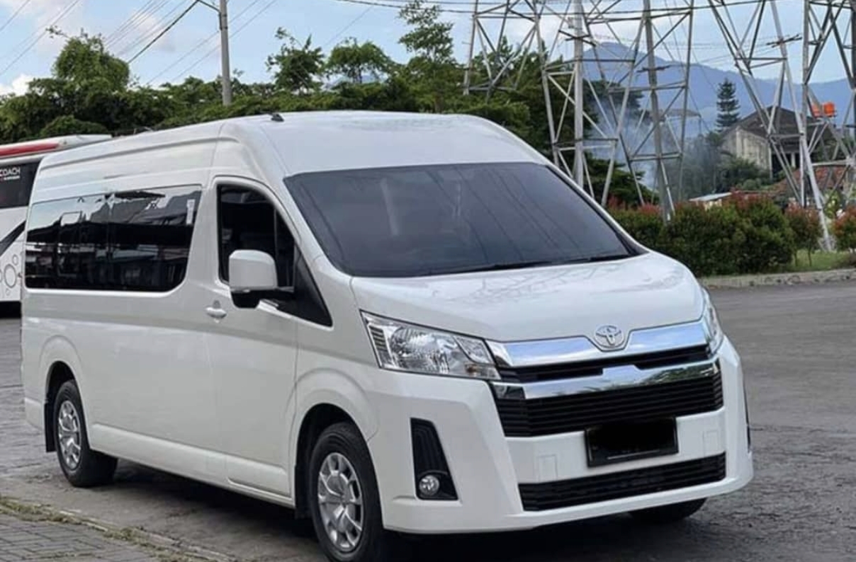 Toyota Hiace Bus
